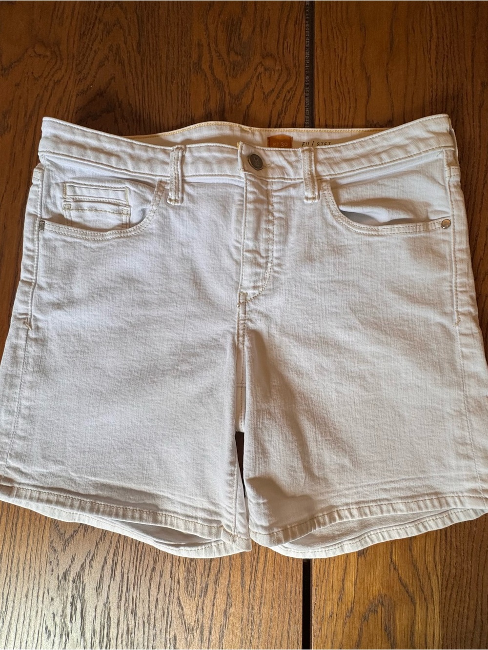 Pilcro and the Letterpress White Denim Mid-Rise Shorts Size 30 inseam 6 inches